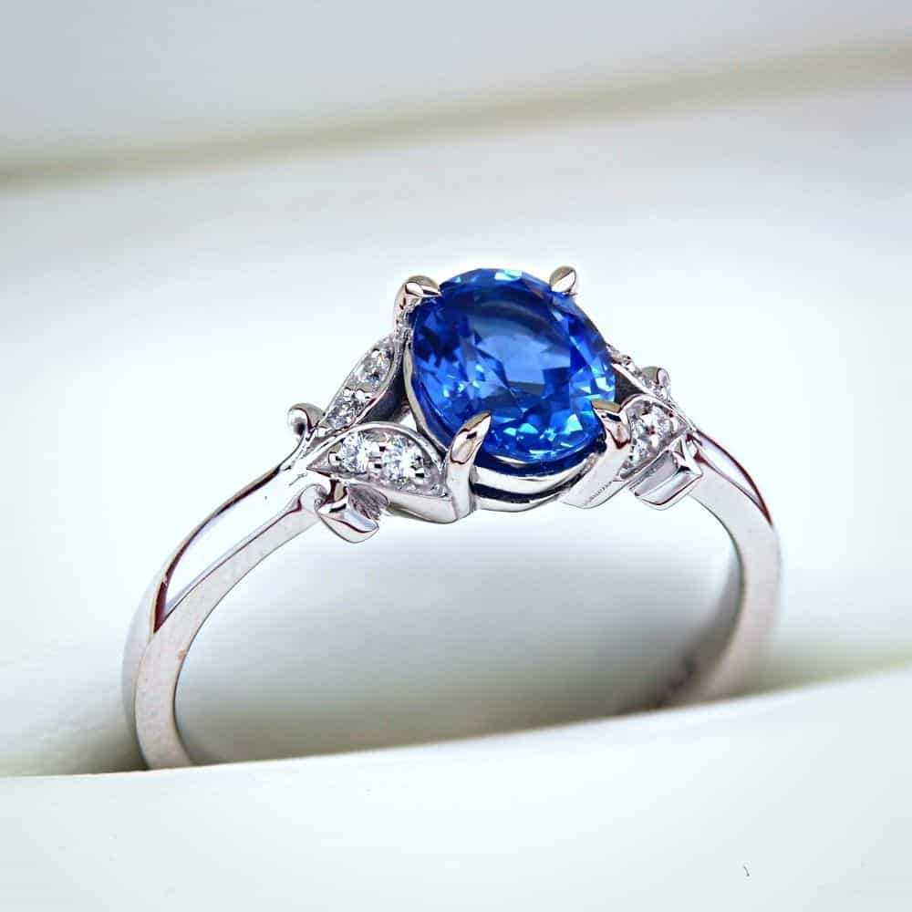 Sapphire Engagement Ring with Oval Blue Sapphire_image3