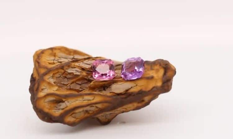 Ceylon Sapphires: gemstone duo