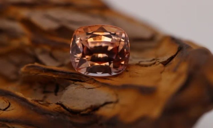 Natural padparadscha sapphire from Sri Lanka